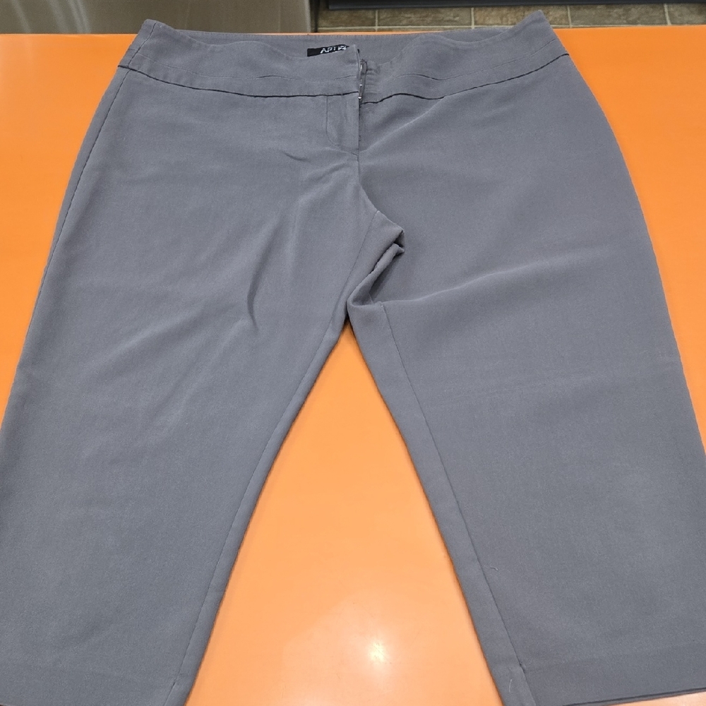 Apt. 9 The Tortie Capri,  Size 12P, Gray
